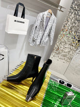 Load image into Gallery viewer, SE736    Size 5-9 Heels:4.5cm Material: Cowhide  Lining: Sheep skin Sole: Italian leather
