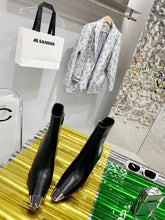 Load image into Gallery viewer, SE736    Size 5-9 Heels:4.5cm Material: Cowhide  Lining: Sheep skin Sole: Italian leather
