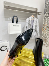 Load image into Gallery viewer, SE736    Size 5-9 Heels:4.5cm Material: Cowhide  Lining: Sheep skin Sole: Italian leather
