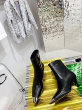 Load image into Gallery viewer, SE736    Size 5-9 Heels:4.5cm Material: Cowhide  Lining: Sheep skin Sole: Italian leather
