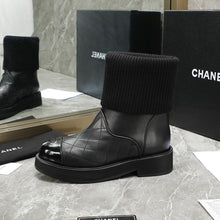 Load image into Gallery viewer, SE743  Size 5-9   Material: Cowhide  Lining: Sheep skin Sole: Rubber
