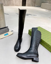 Load image into Gallery viewer, SE754 Size 4-10   approximately 17.7” from arch Material: Cowhide  Lining: Sheep skin Sole: Rubber
