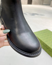 Load image into Gallery viewer, SE754 Size 4-10   approximately 17.7” from arch Material: Cowhide  Lining: Sheep skin Sole: Rubber
