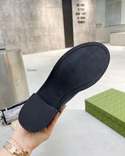 Load image into Gallery viewer, SE754 Size 4-10   approximately 17.7” from arch Material: Cowhide  Lining: Sheep skin Sole: Rubber
