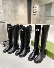 Load image into Gallery viewer, SE754 Size 4-10   approximately 17.7” from arch Material: Cowhide  Lining: Sheep skin Sole: Rubber
