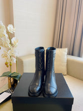 Load image into Gallery viewer, SE757  Size 5-9  Material: Cowhide  Lining: Sheep skin Sole: Italian leather
