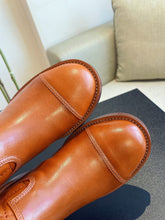 Load image into Gallery viewer, SE758  Size 5-9   Material: Cowhide  Lining: Sheep skin Sole: Italian leather
