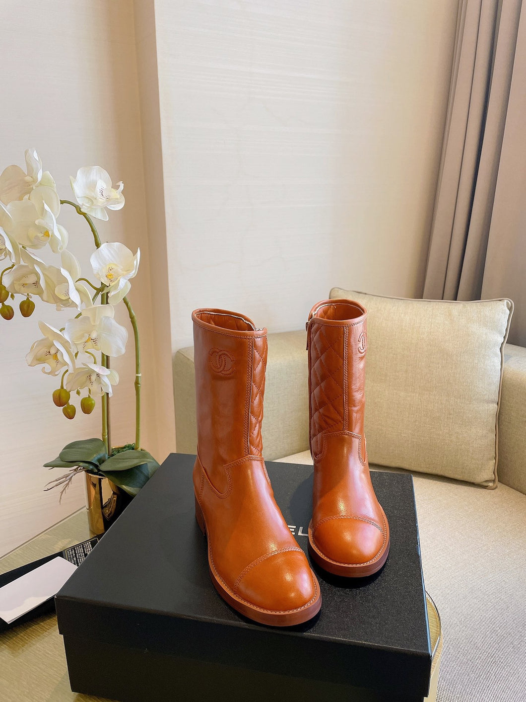 SE758  Size 5-9   Material: Cowhide  Lining: Sheep skin Sole: Italian leather