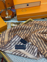 Load image into Gallery viewer, CLTH218   Silk 90x90cm
