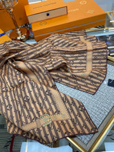 Load image into Gallery viewer, CLTH218   Silk 90x90cm
