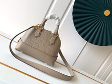 Load image into Gallery viewer, LB597  HIGHEST QUALITY VERSION   S:9.8x7.1x4.7inch  M:12.6x9.4x5.9inch
