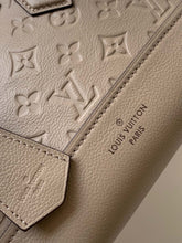 Load image into Gallery viewer, LB597  HIGHEST QUALITY VERSION   S:9.8x7.1x4.7inch  M:12.6x9.4x5.9inch
