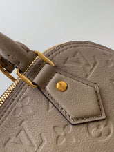 Load image into Gallery viewer, LB597  HIGHEST QUALITY VERSION   S:9.8x7.1x4.7inch  M:12.6x9.4x5.9inch
