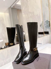 Load image into Gallery viewer, SE774  Size4-11   Material: Cowhide  Lining: Sheep skin Sole: Rubber
