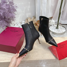 Load image into Gallery viewer, SE775  Size5-10   Material: Lamb  Lining: Lamb Sole: Italian leather
