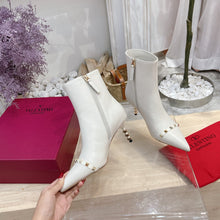 Load image into Gallery viewer, SE780   Size5-10   Material: Lamb  Lining: Lamb Sole: Italian leather

