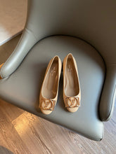 Load image into Gallery viewer, SE791  Size5-10   Material: Cowhide  Lining: Sheep skin Sole: Italian leather
