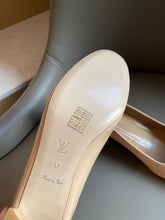 Load image into Gallery viewer, SE791  Size5-10   Material: Cowhide  Lining: Sheep skin Sole: Italian leather
