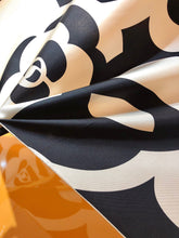 Load image into Gallery viewer, CLTH223  100% Silk 90x90cm
