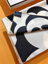 Load image into Gallery viewer, CLTH223  100% Silk 90x90cm
