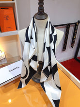 Load image into Gallery viewer, CLTH223  100% Silk 90x90cm
