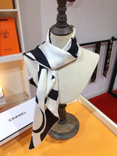 Load image into Gallery viewer, CLTH223  100% Silk 90x90cm
