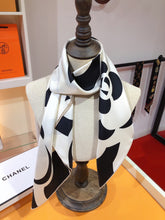 Load image into Gallery viewer, CLTH223  100% Silk 90x90cm
