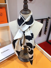 Load image into Gallery viewer, CLTH223  100% Silk 90x90cm
