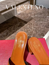 Load image into Gallery viewer, SE795  Size5-11  Heels:6.5cm Material: Cowhide  Lining: Sheep skin Sole: Italian leather
