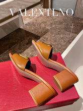 Load image into Gallery viewer, SE795  Size5-11  Heels:6.5cm Material: Cowhide  Lining: Sheep skin Sole: Italian leather
