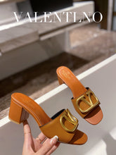 Load image into Gallery viewer, SE795  Size5-11  Heels:6.5cm Material: Cowhide  Lining: Sheep skin Sole: Italian leather
