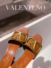 Load image into Gallery viewer, SE795  Size5-11  Heels:6.5cm Material: Cowhide  Lining: Sheep skin Sole: Italian leather
