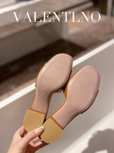 Load image into Gallery viewer, SE795  Size5-11  Heels:6.5cm Material: Cowhide  Lining: Sheep skin Sole: Italian leather
