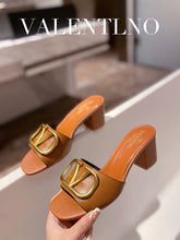 Load image into Gallery viewer, SE795  Size5-11  Heels:6.5cm Material: Cowhide  Lining: Sheep skin Sole: Italian leather
