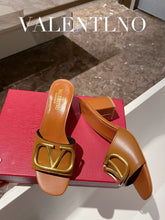 Load image into Gallery viewer, SE795  Size5-11  Heels:6.5cm Material: Cowhide  Lining: Sheep skin Sole: Italian leather
