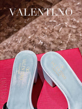 Load image into Gallery viewer, SE796   Size5-11  Heels:6.5cm Material: Cowhide  Lining: Sheep skin Sole: Italian leather
