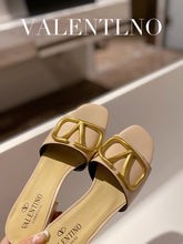 Load image into Gallery viewer, SE797  Size5-11  Heels:6.5cm Material: Cowhide  Lining: Sheep skin Sole: Italian leather
