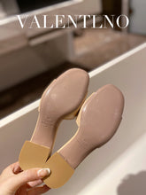 Load image into Gallery viewer, SE797  Size5-11  Heels:6.5cm Material: Cowhide  Lining: Sheep skin Sole: Italian leather
