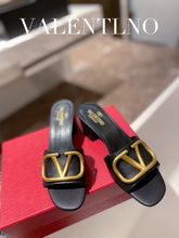 Load image into Gallery viewer, SE798  Size5-11  Heels:6.5cm Material: Cowhide  Lining: Sheep skin Sole: Italian leather
