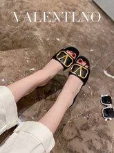 Load image into Gallery viewer, SE798  Size5-11  Heels:6.5cm Material: Cowhide  Lining: Sheep skin Sole: Italian leather

