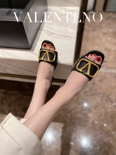 Load image into Gallery viewer, SE798  Size5-11  Heels:6.5cm Material: Cowhide  Lining: Sheep skin Sole: Italian leather
