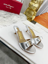 Load image into Gallery viewer, SE801  Size5-12   Heels:5cm Material: Cowhide  Lining: Sheep skin Sole: Italian leather
