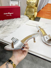 Load image into Gallery viewer, SE801  Size5-12   Heels:5cm Material: Cowhide  Lining: Sheep skin Sole: Italian leather
