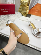 Load image into Gallery viewer, SE801  Size5-12   Heels:5cm Material: Cowhide  Lining: Sheep skin Sole: Italian leather
