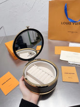 Load image into Gallery viewer, JW668 LB Accessories Holder
