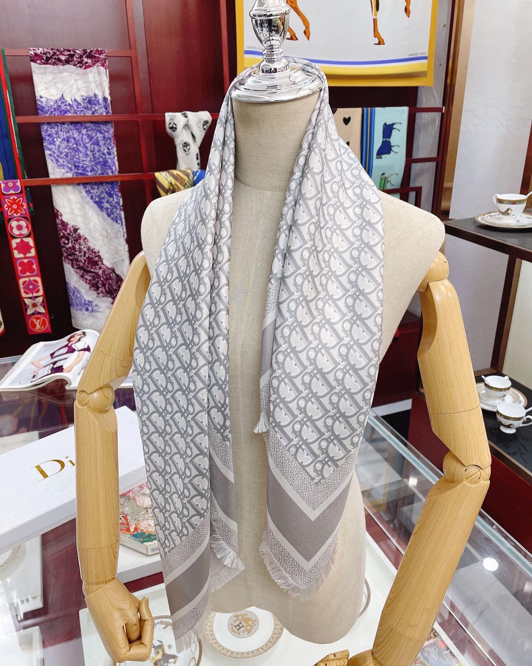 CLTH264 Oblique 90 Square Scarf 90 x 90 cm / 35.5 x 35.5 inches