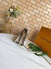 Load image into Gallery viewer, LB064  9.84x6.69x4.13
