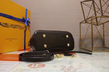 Load image into Gallery viewer, LB072   9.25x6.89x4.53
