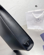 Load image into Gallery viewer, PD185 Leather Tote Bag / 14.9x2x14inch
