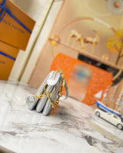 Load image into Gallery viewer, LB689 Coussin BB /  8.3 x 6.3 x 2.8 inches
